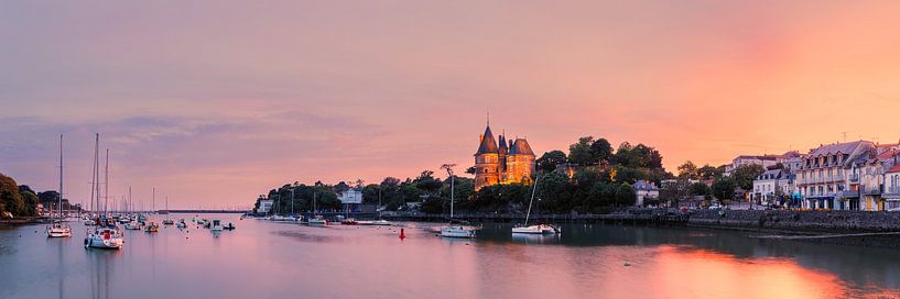 Panorama und Sonnenuntergang am Schloss Pornic, Loire-Atlantique, Frankreich von Henk Meijer Photography