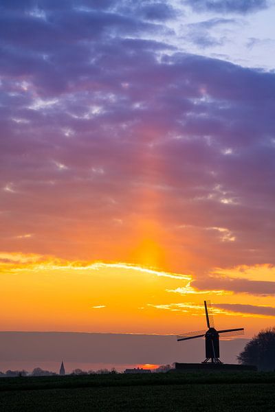 The Schietsjampettermolen is a standerd mill in the Belgian town of W by Marcel Derweduwen