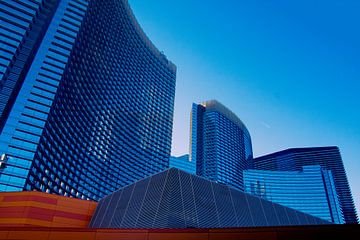Las Vegas - Aria resort building in sky blue van Mark Pot