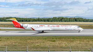 Spanisches Passagierflugzeug vom Typ Bombardier CRJ-1000.