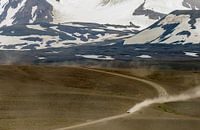 Dusty road at Iceland von Menno Schaefer Miniaturansicht