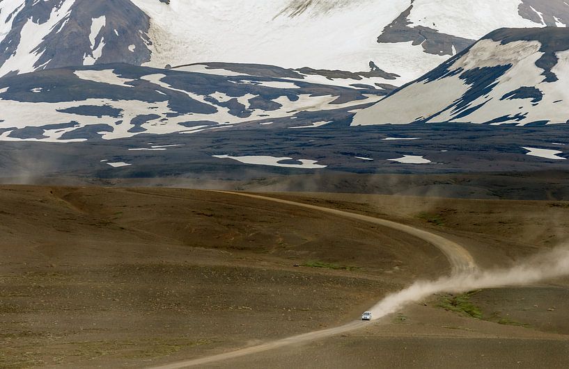 Stoffige weg in IJsland  von Menno Schaefer