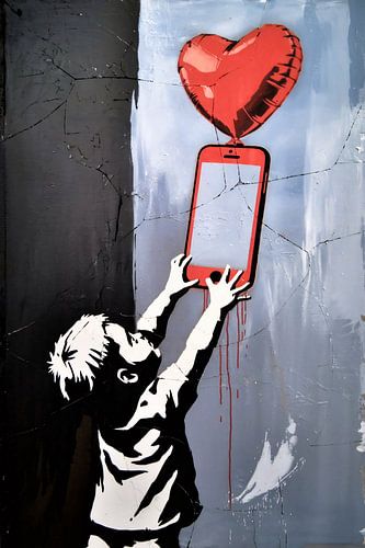 Enfant avec ballon à cœur numérique