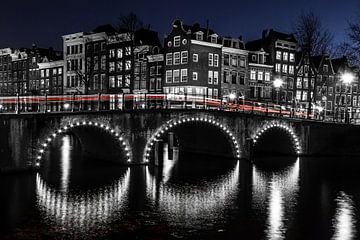 Amsterdam by night #1 van Dennis Claessens