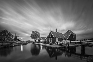 Ein Abend in der Zaanse Schans in Schwarz und Weiß