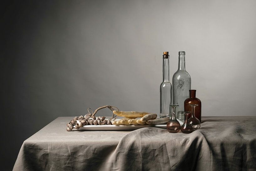 Still life with shells, asparagus and glassware by Affect Fotografie