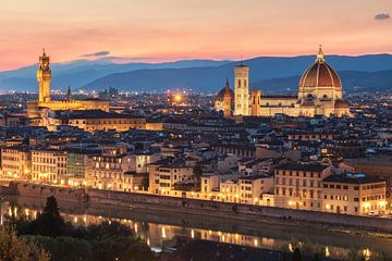 Florence after sunset van Ilya Korzelius
