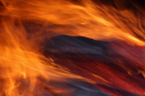 Close-up van een kampvuur