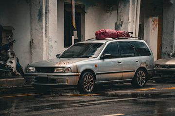 Worn-out estate car in George Town