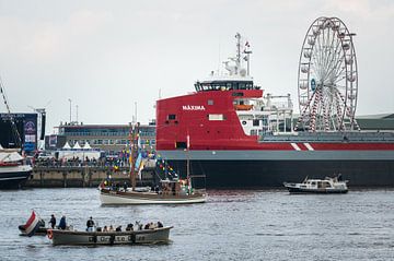 Easymax Maxima with Ferris wheel and boats DelfSail 2024 by Jan Georg Meijer