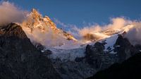 La Meije (3984m) bei Sonnenaufgang im Ecrins-Nationalpark.