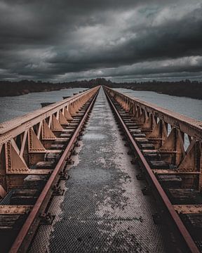 Regenschauer über der Moerputtenbrücke von Days of Drey