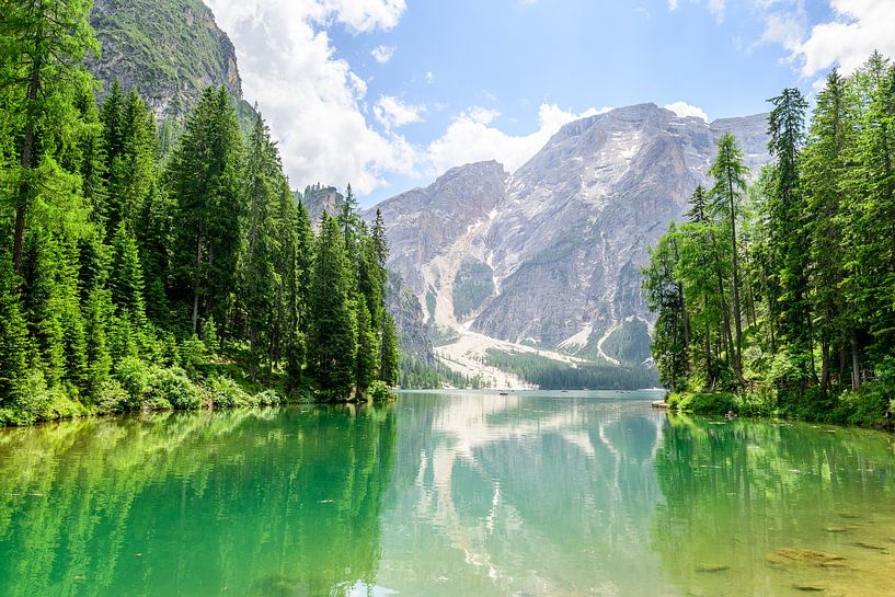 Pragser Wildsee of Lago di Braies in de Dolomieten in het voorjaar van Sjoerd van der Wal Fotografie