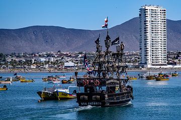 Piraten bij Coquimbo van Thomas Riess