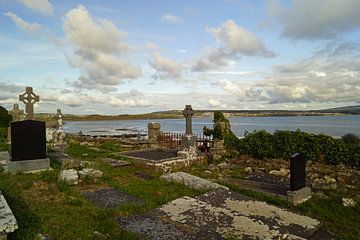 The ruins of the medieval church of Kilmacreehy with graveyard by Babetts Bildergalerie