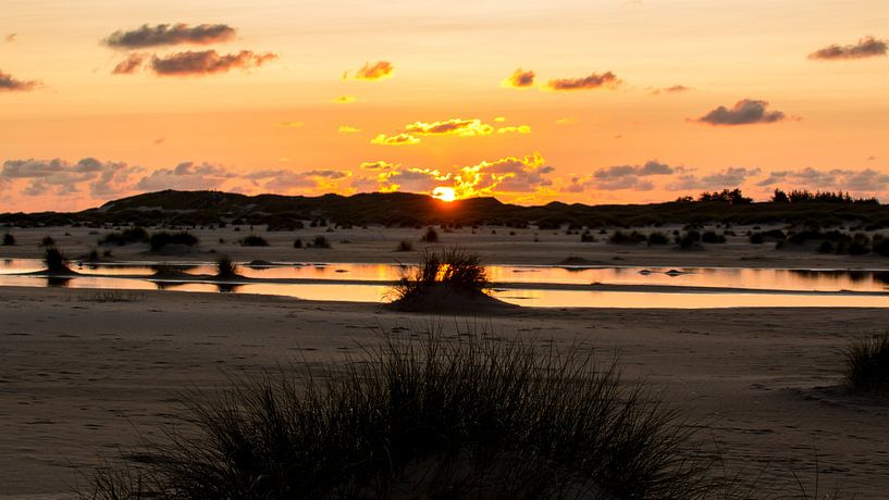 Dünen im Sonnenuntergang auf Amrum by Alexander Wolff