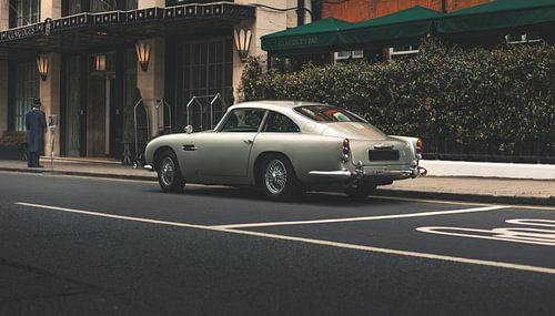Aston Martin DB5 - London