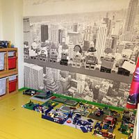 Klantfoto: Lunch atop a skyscraper Lego edition - New York van Marco van den Arend, als behang