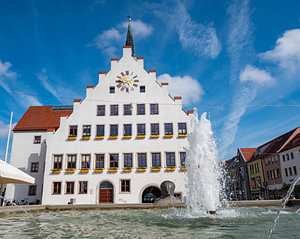 Rathaus mit Marktplatz Neumarkt in der Oberpfalz