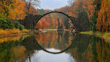 Rakotzbrücke im Herbst, Sachsen, Deutschland von Henk Meijer Photography