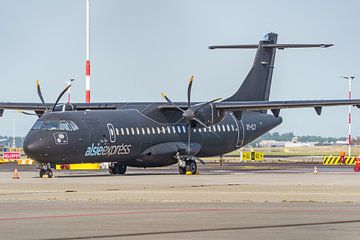 Alsie Express ATR-72 geparkeerd op Schiphol-Oost.