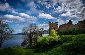 Schotland - Urquhart Castle aan Loch Ness van Rick Massar