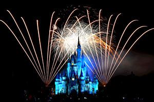 Le château Disney de Cendrillon avec des feux d'artifice sur Atelier Liesjes