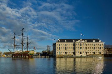 Scheepvaartmuseum met VOC-schip Amsterdam van Ad Jekel