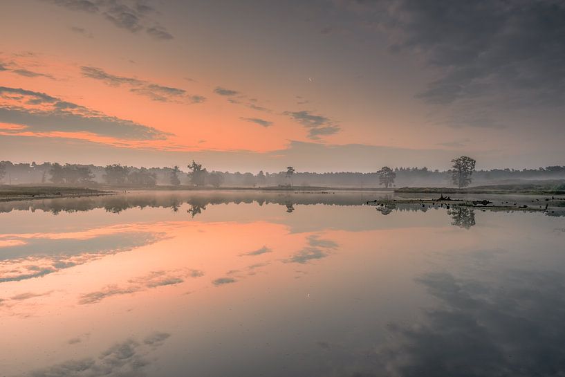 Silence meets the morning colors van Eric Hendriks