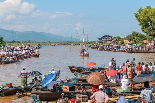Myanmar: Phaung Daw Oo Pagoda Festival (Nan Pan)