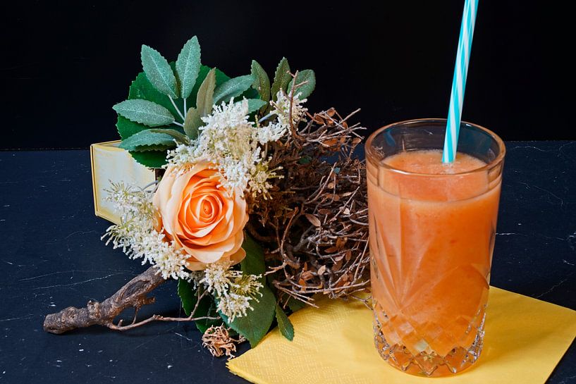 Orangen-Papaya-Bananen-Smoothie im Glas. von Babetts Bildergalerie