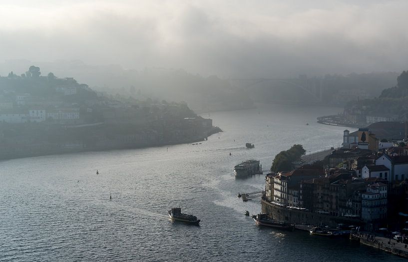 Misty Evening In Porto par Urban Photo Lab