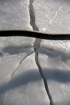 Abstract lijnenspel in het ijs. van Christophe Fruyt
