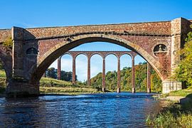 Drygrange Old Bidge framing Leaderfoot Viaduct, Scotlandrose, Sc von Arch White