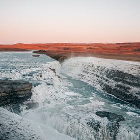 Bevroren Waterval IJsland van Vincent Versluis