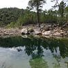 Weerspiegeling in Rivier Cavu Corsica van Marianne van den Bogaerdt