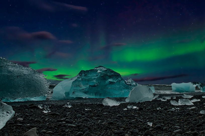 Noorderlicht bij IJslands strand van Gert Hilbink