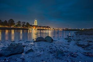 Deventer gezien vanaf de IJssel van Michel Knikker