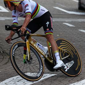 Golden Remco Evenepoel on the golden time trial bike by FreddyFinn