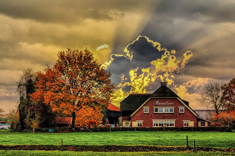 Clouds, Farm, Woudenberg, The Netherlands van Maarten Kost