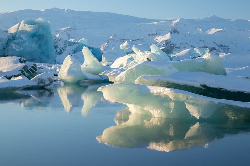 Jökulsárlón, gletsjermeer in IJsland van Melissa Peltenburg
