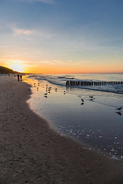 Evening walk along the beach promenade in Mielno by Oliver Hlavaty