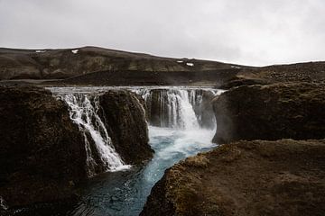 Sigöldufoss waterval in IJsland van Inge de Lange