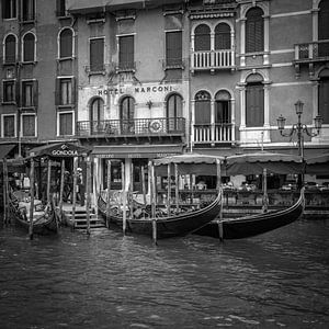 Italien in quadratischem Schwarzweiß, Venedig - Hotel Marconi - Canal Grande