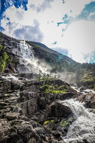 Der Wasserfall Låtefossen: Spektakuläre Kraft und natürliche Schönheit