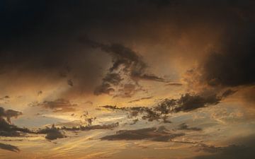 Zonsondergang Wolken van Wessel Dijkstra