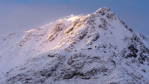 Sommet enneigé au lever du soleil à Glencoe sur Sonny Vermeer