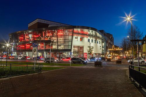 Theater Deventer Schouwburg in de avondspits