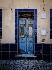Old dilapidated facade in Lagos