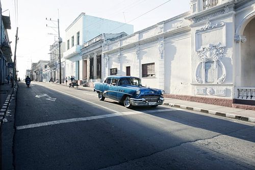 Oude vintage klassieke Amerikaanse auto in Trinidad, Cuba